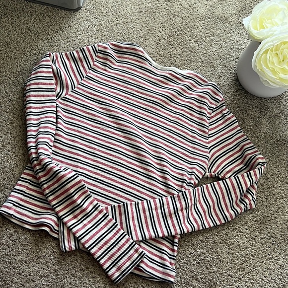 Brandy Melville Cropped Long Sleeve - Picture 2 of 2